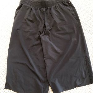 Fabletics Wide-Legged Capri’s.